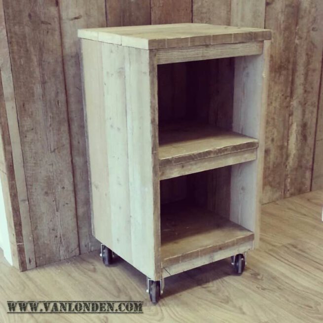 Steigerhouten kastje op wielen Noor (Accessoires voor steigerhouten bedden)