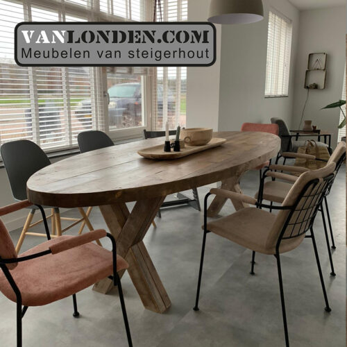 Ovale tafel van balken Pelle (Steigerhouten eettafels online bestellen)