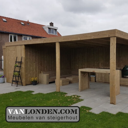 Overkapping met schuur en buitenkeuken (Steigerhouten overkappingen bestellen)