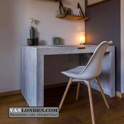 Steigerhouten bureau Danique (Steigerhouten bureaus op maat gemaakt)
