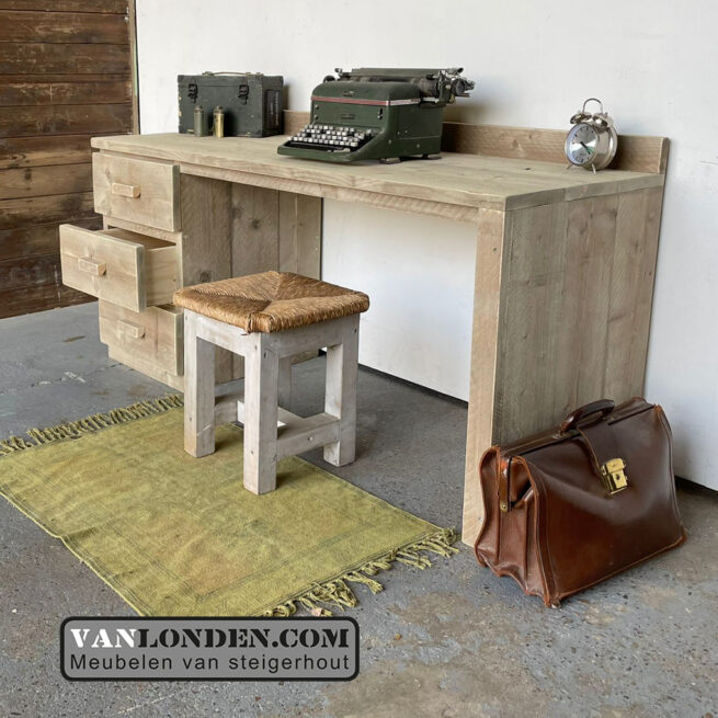 Steigerhouten bureau Koos (Steigerhouten bureaus op maat gemaakt)