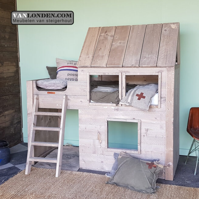 Steigerhouten halfhoogslaper met huisje Joanneke (Sale)