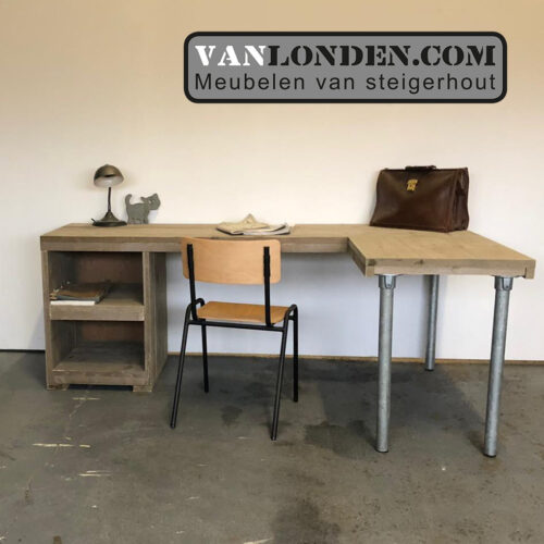 Steigerhouten hoekbureau Stan (Steigerhouten bureaus op maat gemaakt)