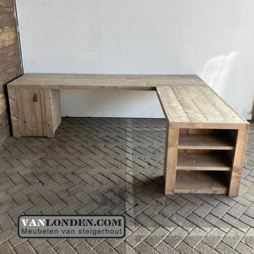 Steigerhouten hoekbureau Stefan (Steigerhouten bureaus op maat gemaakt)