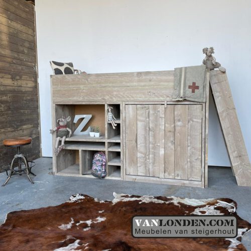 Steigerhouten hoogslaper met kast en trap Goof (Steigerhouten hoogslapers)