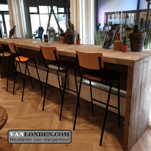 Steigerhouten inrichting sportschool Bredapt bar:tafel
