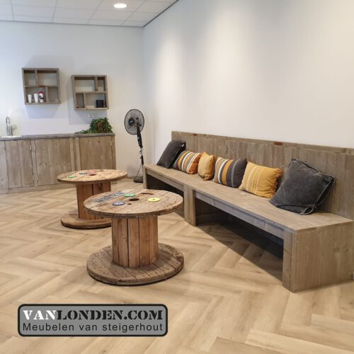 Steigerhouten inrichting sportschool Bredapt loungebank