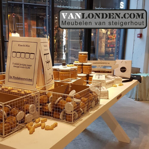 Steigerhouten interieur Pindakaaswinkel tafel2