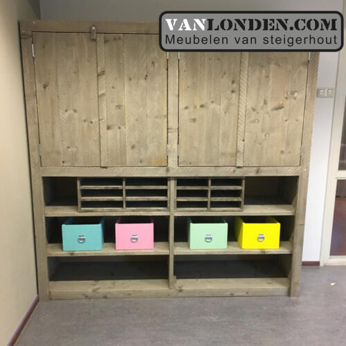 Steigerhouten kast inrichting Kinderdagverblijf SmallSteps vanlondencom