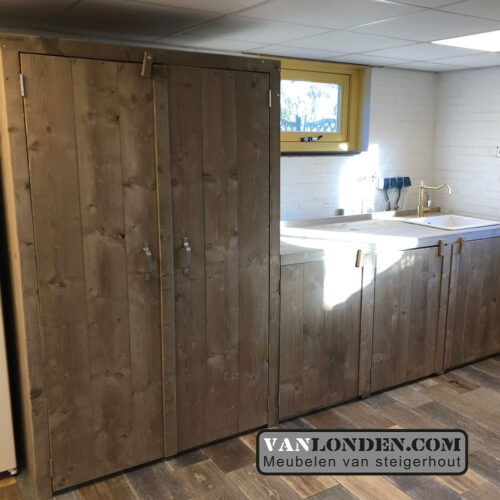 Steigerhouten kitchenette Nele (Steigerhouten buitenkeukens op maat gemaakt)