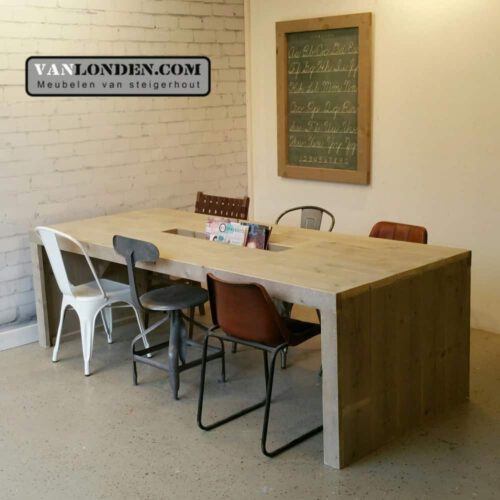 Steigerhouten leestafel met lectuurbak Lisa (Steigerhouten tafels)