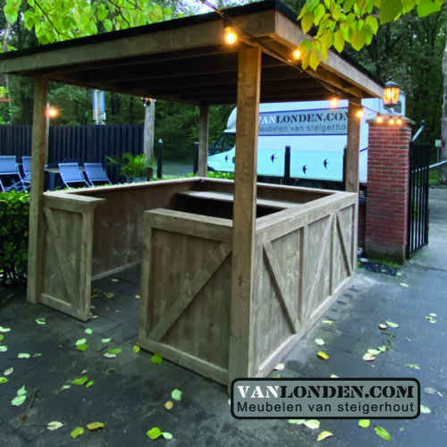 Steigerhouten overkapping: bar Mathew