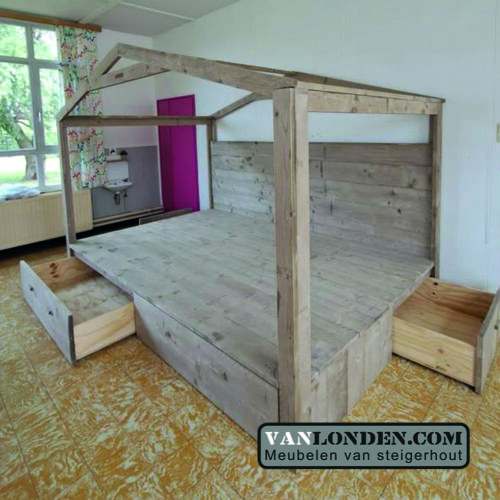 Steigerhouten podium Boaz (Steigerhouten zitmeubelen online bestellen)
