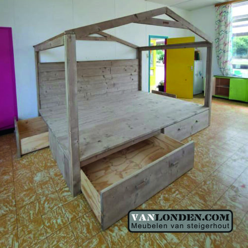 Steigerhouten podium Boaz lade open