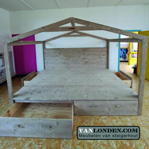 Steigerhouten podium Boaz voorkant