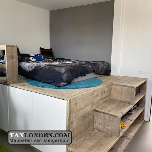 Steigerhouten podiumbed met bureau Stef (Steigerhouten kinderbedden)