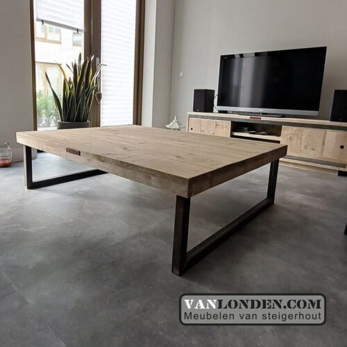 Steigerhouten salontafel Epe met stalen poten (Steigerhouten salontafels online bestellen)