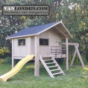 Steigerhouten speelhuis met glijbaan Denny (Steigerhouten speelhuizen op maat gemaakt)