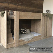 Steigerhouten stapelbed met kast Yennick (Stapelbedden)