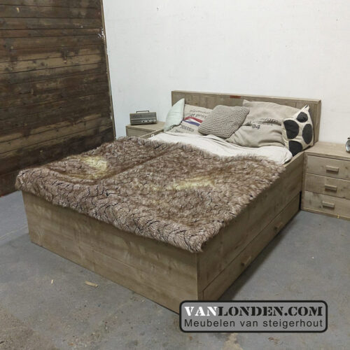 Steigerhouten tweepersoonsbed Betty (Steigerhouten tweepersoonsbedden)