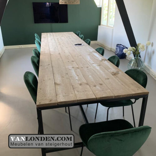 Steigerhouten vergadertafel Irmgard (Steigerhouten bureaus op maat gemaakt)