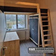 Steigerhouten vide met kast en bureau Bommel (Steigerhouten bureaus op maat gemaakt)