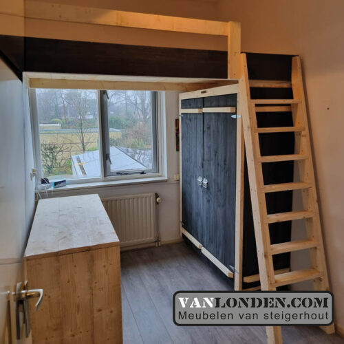 Steigerhouten vide met kast en bureau Bommel (Steigerhouten bureaus op maat gemaakt)