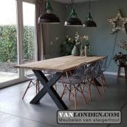 Tafel van balk planken Remco (Steigerhouten eettafels online bestellen)