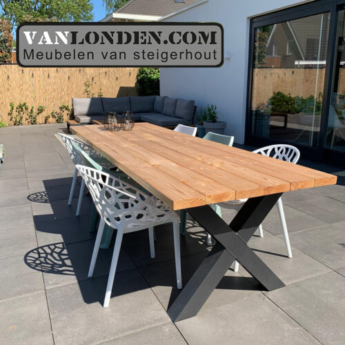 Tuintafel van Douglas balken Kim (Steigerhouten eettafels online bestellen)