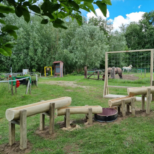 Waterbaan van boomstammen Charly (Steigerhouten speelhuizen op maat gemaakt)