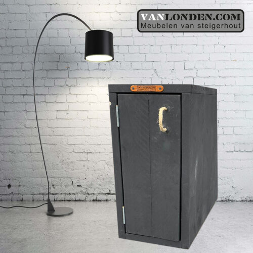 Zwart steigerhouten nachtkastje Roland (Steigerhouten nachtkastjes)