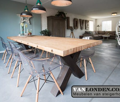 Eettafel Imke van oude bowlingbaan (Steigerhouten bureaus op maat gemaakt)