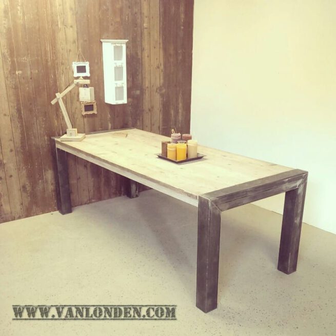 Steigerhouten tafel Jeanne (Steigerhouten eettafels online bestellen)