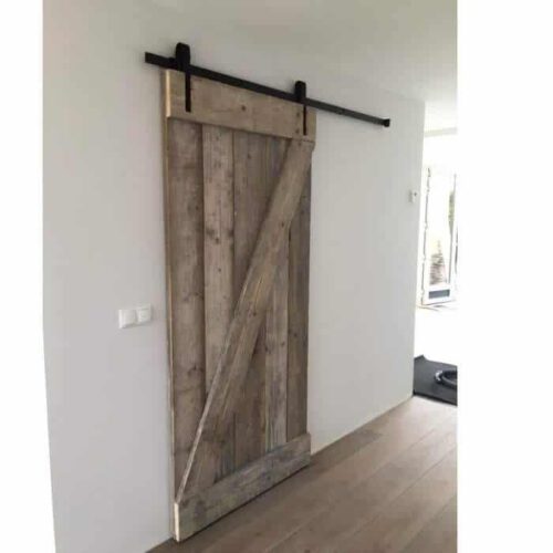 Schuifdeur van steigerhouten planken (Schuifdeursystemen bestel je online in onze webshop)