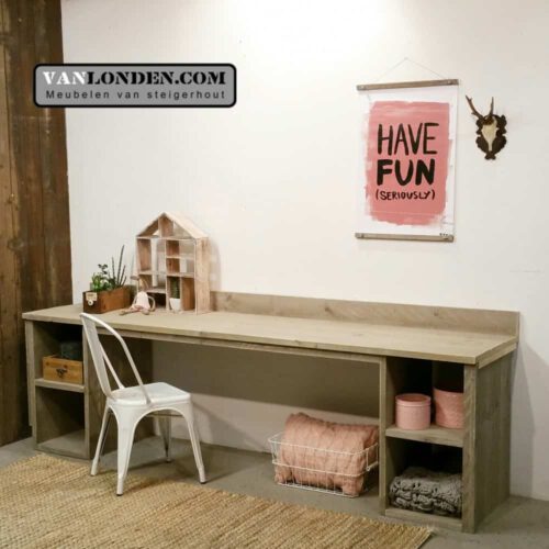 Steigerhouten bureau Martijn (Steigerhouten bureaus op maat gemaakt)
