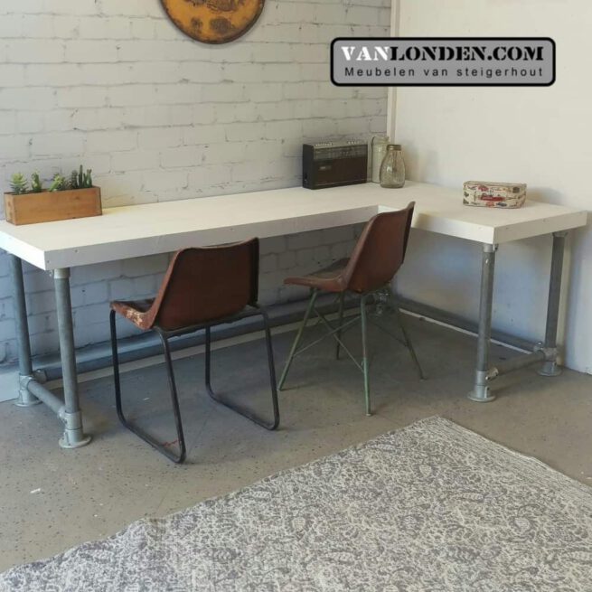 Steigerhouten bureau Otto (Steigerhouten bureaus op maat gemaakt)