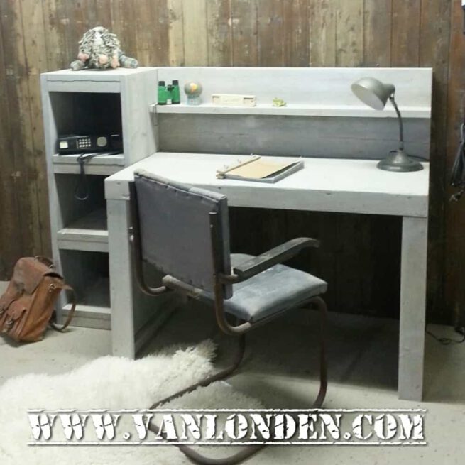 Steigerhouten bureau Ryan (Steigerhouten bureaus op maat gemaakt)