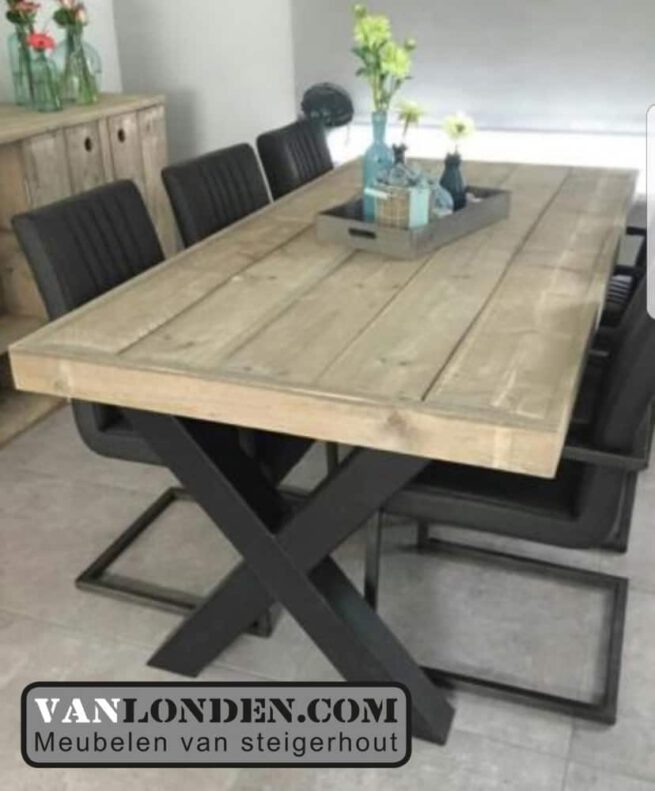 Steigerhouten eettafel stalen x-poot Evert (Steigerhouten eettafels online bestellen)