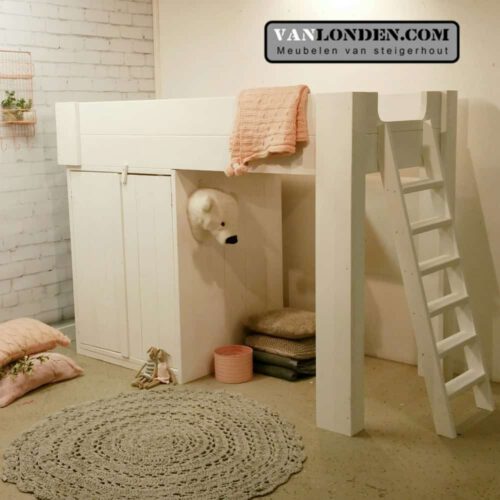 Steigerhouten hoogslaper met kast Nora (Steigerhouten hoogslapers)