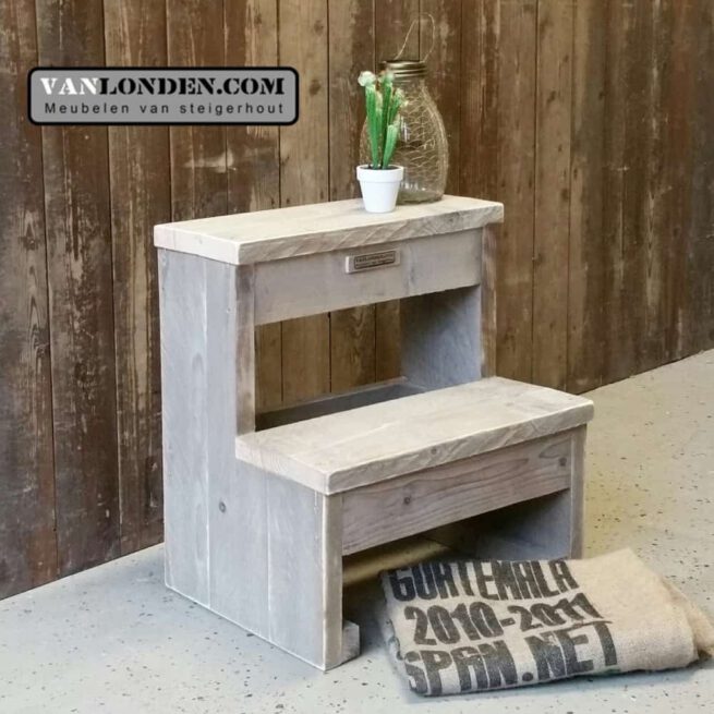 Steigerhouten keukentrapje Jos (Steigerhouten accessoires online bestellen)