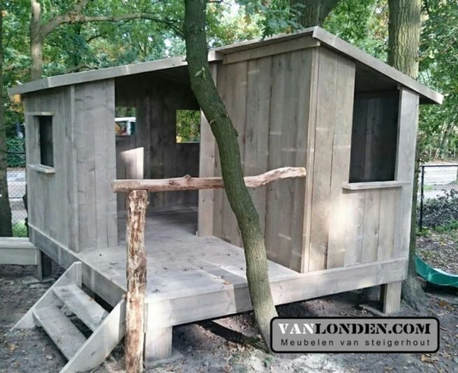 Steigerhouten speelhuis Dewi (Steigerhouten speelhuizen op maat gemaakt)