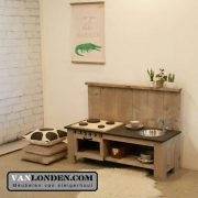 Steigerhouten speelkeuken Kyra (Steigerhouten speelhuizen op maat gemaakt)